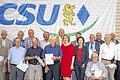 Goldenes Jubiläum: Diese CSU-Mitglieder stehen seit 50 Jahren treu zu ihrer Partei. Der Kreisvorstand mit Thomas Goppel (links) gratulierte beim Ehrennachmittag in Dittelbrunn.