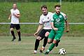 Eine Szene aus dem Hinspiel zwischen dem FV Thüngersheim und dem TSV Karlburg II im August 2024: Der Thüngersheimer Yannick Eckert (rechts) wird vom Karlburger Kevin Leibold attackiert, der nun im Rückspiel in der Nachspielzeit zum Ausgleich für seine Mannschaft einköpfte.