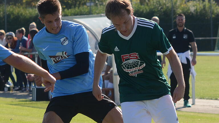 Fußball Bezirksliga, TSV Retzbach - TSV Neuhütten-Wiesthal am Sonntag, 30. September 2018: links Maximilian Köstler (Retzbach), rechts Maximilian Ehrlich (Neuhütten-Wiesthal)