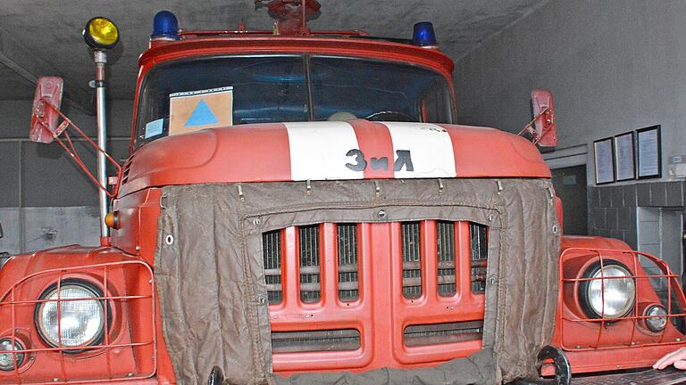 Aus den 1970er Jahren stammt dieses Feuerwehrfahrzeug. Es besitzt einen 3000 Liter Tank und eine Löschkanone sowie das notwendige Schlauchmaterial.