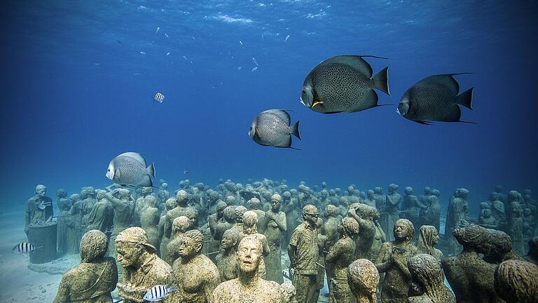 Projekte gegen das globale Korallensterben - Die Unterwasser-Statuen von Jason deCaires Taylor sind spektakulär. Projekte gegen das globale Korallensterben - Die Unterwasser-Statuen von Jason deCaires Taylor sind spektakulär.