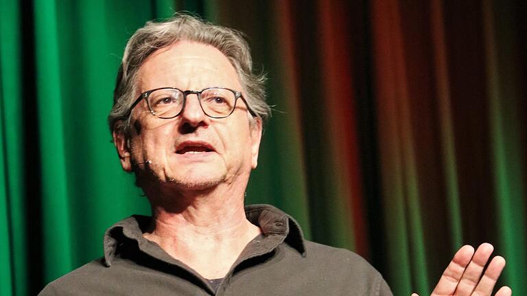 Ein richtiger Deppenmagnet: Günter Grünwald gastiert auf Einladung der Disharmonie in der Kulturhalle.