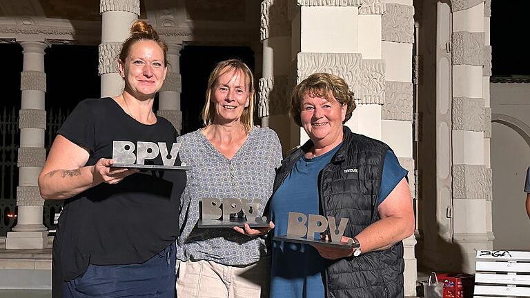 Bild von links: Daniela Kale, Andrea Bärthlein, Waltraud Nickolay-Mari
