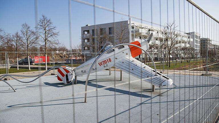 Seit 2022 ist das Kletterflugzeug am Hubland in Würzburg nicht bespielbar. Seit 2022 ist das Kletterflugzeug am Hubland in Würzburg nicht bespielbar.