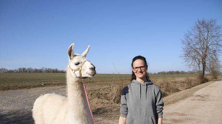 Marina Wolf mit Lama - Marina Wolf mit Lama Marina Wolf mit Lama - Marina Wolf mit Lama