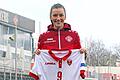 Kickers-Stürmerin Medina Desic zeigt stolz ihr Trikot der montenegrinischen Nationalmannschaft, für die sie in diesem Jahr sechs Spiele bestritten hat.