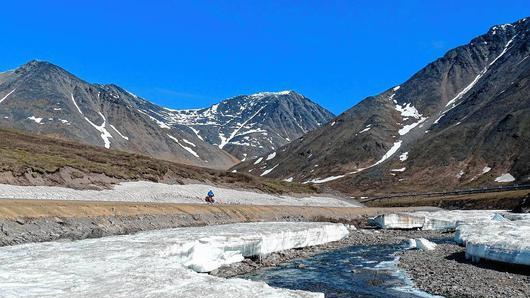 Wilde Schönheit. Die Brooks Range im Norden Alaskas faszinieren durch unberührte Natur. Neben der Alaska-Range bildet die Brookskette den zweiten großen Gebirgszug im nördlichsten US-Bundesstaat.