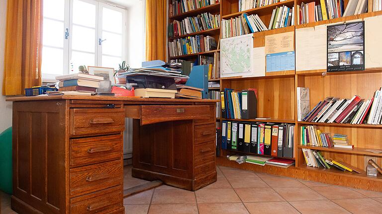 Unübersehbar: Das Arbeitszimmer wird geräumt. Unübersehbar: Das Arbeitszimmer wird geräumt.