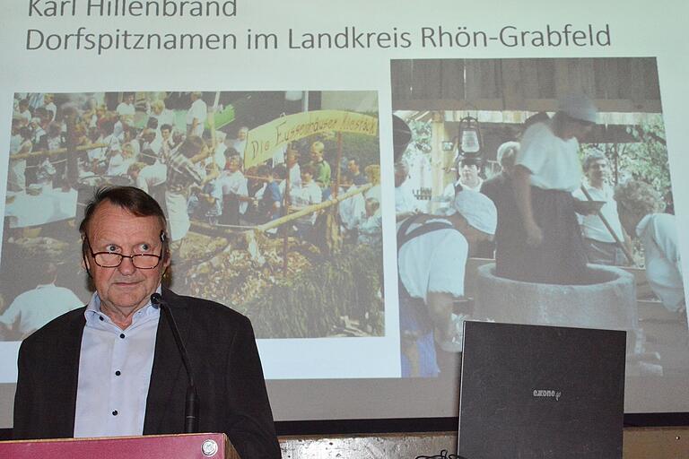 Kreisheimat- und Archivpfleger, Reinhold Albert, stellte als Schriftleiter das Heimatjahrbuch für den Landkreis Rhön-Grabfeld vor. Kreisheimat- und Archivpfleger, Reinhold Albert, stellte als Schriftleiter das Heimatjahrbuch für den Landkreis Rhön-Grabfeld vor.