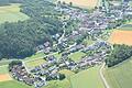 Bei einer dreidimensionalen Darstellung wären die starken Höhenunterschiede des gesuchten Dorfes zu erkennen. Die Straße am oberen Bildrand zum Beispiel ist sehr steil.
