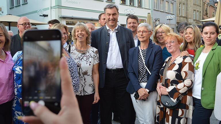 Markus Söder beim Stadtspaziergang am Donnerstagabend in der Bad Kissinger Innenstadt. Markus Söder beim Stadtspaziergang am Donnerstagabend in der Bad Kissinger Innenstadt.