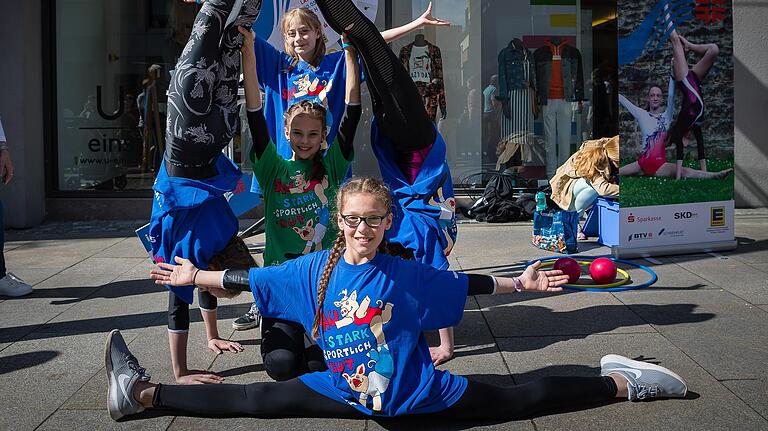 Fit fürs Turnfest. Junge Turnerinnen von der TG machten neugierig auf das Landesturnfest. Fit fürs Turnfest. Junge Turnerinnen von der TG machten neugierig auf das Landesturnfest.