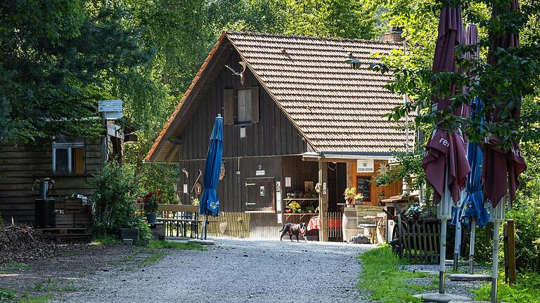 Idyllische Morgenstimmung: Montags ist im Ausflugslokal 'Sylvan' im Spessart Ruhetag. Ab Mittwoch öffnet es für den Publikumsverkehr. Idyllische Morgenstimmung: Montags ist im Ausflugslokal 'Sylvan' im Spessart Ruhetag. Ab Mittwoch öffnet es für den Publikumsverkehr. 