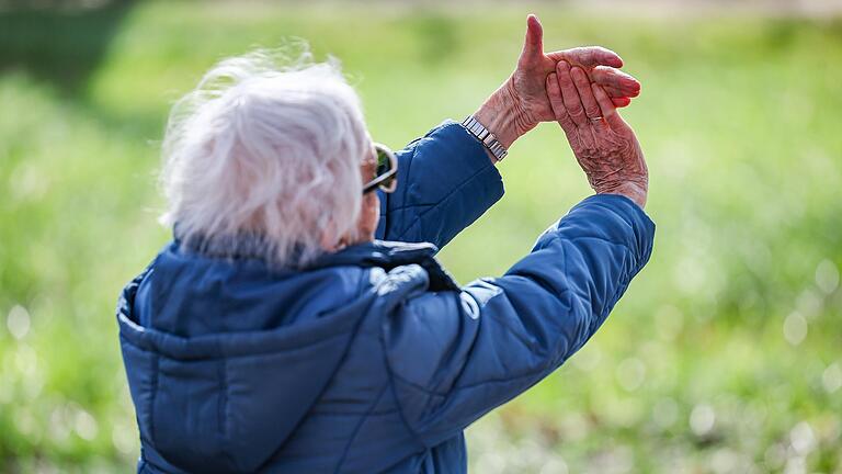 Rente_63.jpeg - Neue Zahlen der Deutschen Rentenversicherung zeigen: Die Rente mit 63 Jahren wird weiterhin häufig in Anspruch genommen. Rente_63.jpeg - Neue Zahlen der Deutschen Rentenversicherung zeigen: Die Rente mit 63 Jahren wird weiterhin häufig in Anspruch genommen.