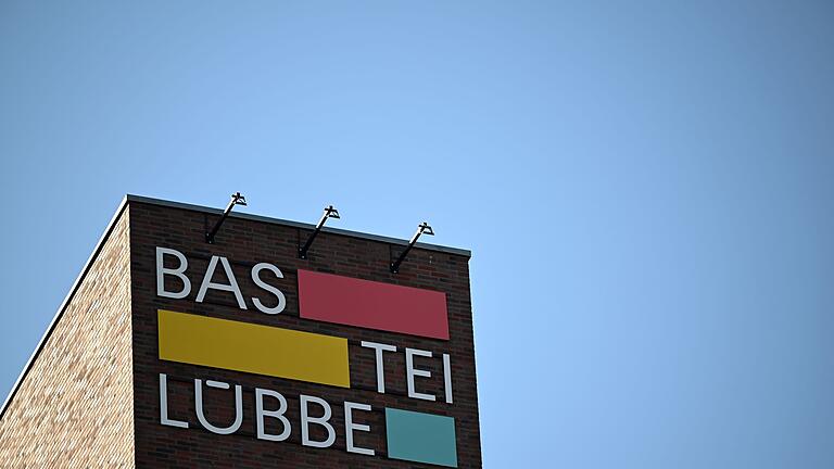 Bastei-Lübbe-Logo       -  Das Logo des Verlages Bastei Lübbe ist an der Unternehmenszentrale zu sehen.