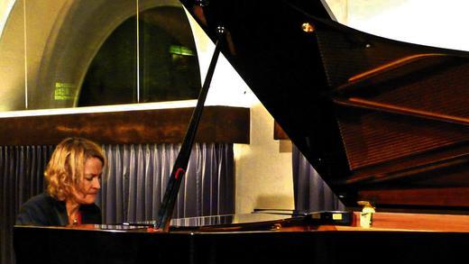 Nini Funke: Mit musikalischer Erzählkunst und emotionalem Zauber fesselte die in Karlsruhe geborene Pianistin ihr Publikum.