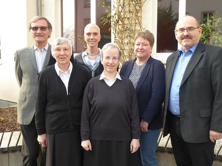 Das Archivbild von 2018 zeigt den Stiftungsrat mit Horst Gress, Schwester Kunigild Steer, Anja Hirt, Schwester Martina Schmidt, Sonja Eschenbacher und Roland Keller. Das Archivbild von 2018 zeigt den Stiftungsrat mit Horst Gress, Schwester Kunigild Steer, Anja Hirt, Schwester Martina Schmidt, Sonja Eschenbacher und Roland Keller.