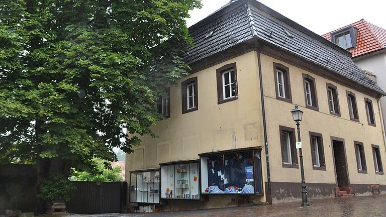 Die Stadt möchte in einem Ideenwettbewerb über die Nutzung des alten Pfarrhaus in Marktheidenfeld diskutieren. Die Stadt möchte in einem Ideenwettbewerb über die Nutzung des alten Pfarrhaus in Marktheidenfeld diskutieren.