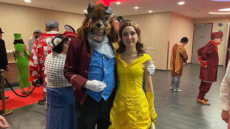 Als 'die Schöne und das Biest' haben sich Susanne und Tobias Strohmenger verkleidet.