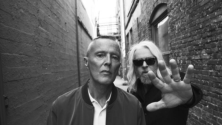 Albumveröffentlichung und Konzertfilm - Tears For Fears - Curt Smith und Roland Orzabal von Tears For Fears stammen aus dem englischen Bath. Mittlerweile leben beide in den USA. Albumveröffentlichung und Konzertfilm - Tears For Fears - Curt Smith und Roland Orzabal von Tears For Fears stammen aus dem englischen Bath. Mittlerweile leben beide in den USA.