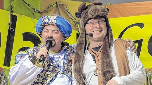 Zwei gute Freunde: Sitzungspräsident Hermann Reder (links) und Büttenredner Otto Ehrler (rechts).
