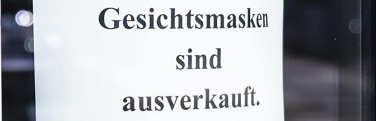 Auch dieses Schild sieht man immer häufiger in Schweinfurter Apotheken und Drogeriemärkten. Mundschutz aller Art ist im Moment nirgends zu bekommen. Auch die Regale mit Desinfektionsmitteln sind leer. Auch dieses Schild sieht man immer häufiger in Schweinfurter Apotheken und Drogeriemärkten. Mundschutz aller Art ist im Moment nirgends zu bekommen. Auch die Regale mit Desinfektionsmitteln sind leer.
