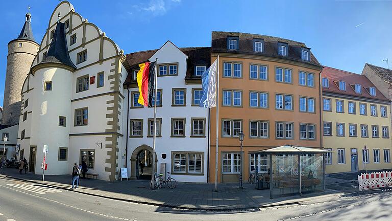 Die Gebäude der Kitzinger Stadtverwaltung in der Kaiserstraße. Die Gebäude der Kitzinger Stadtverwaltung in der Kaiserstraße.