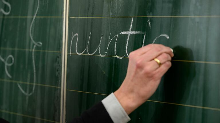 Statt Latein sollten moderne Sprachen gelehrt werden, findet unser Autor. Statt Latein sollten moderne Sprachen gelehrt werden, findet unser Autor.