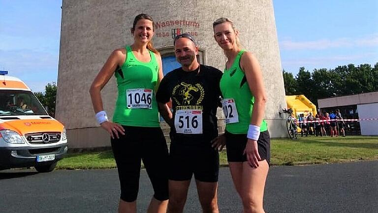 Carolin Paul (von links), Heiko Friedel und Eileen Linser vom RSV Wollbach zeigten sich sehr zufrieden nach dem geglückten Halbmarathon in Rannungen. Carolin Paul (von links), Heiko Friedel und Eileen Linser vom RSV Wollbach zeigten sich sehr zufrieden nach dem geglückten Halbmarathon in Rannungen.