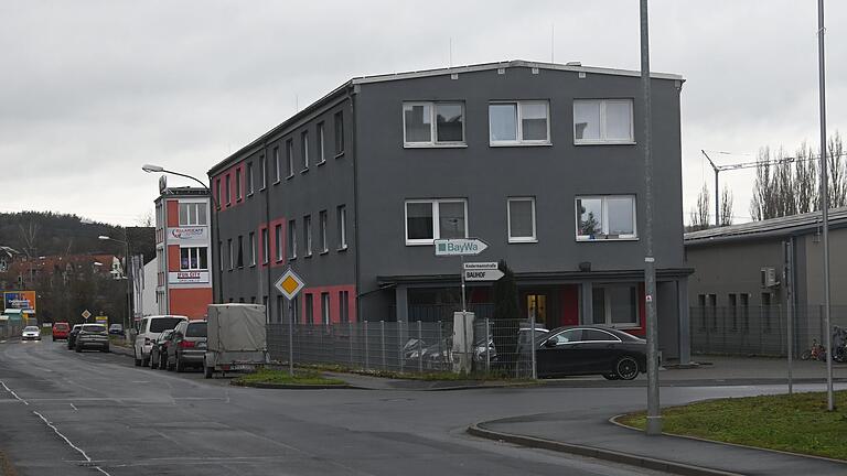 In Ochsenfurt leben derzeit 335 Geflüchtete. Ein Teil davon ist in der Gemeinschaftsunterkunft in der Tückelhäuser Straße untergebracht. In Ochsenfurt leben derzeit 335 Geflüchtete. Ein Teil davon ist in der Gemeinschaftsunterkunft in der Tückelhäuser Straße untergebracht.