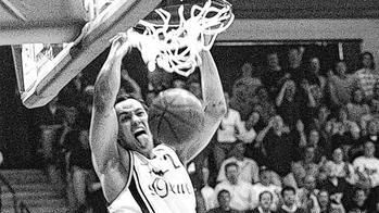 9. April 2000: Die Würzburger Korbjäger schlagen die Frankfurter Skyliners &ndash; Garrett ist der Star des Spiels.