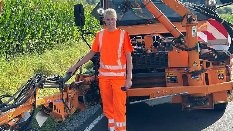 Louis Herbert aus Oberelsbach ist Straßenwärter in Hessen. Eines seiner Lieblings-Geräte bei der Arbeit ist der Unimog mit Mulchgerät.