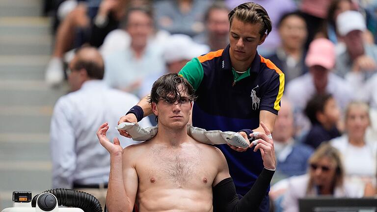 ATP-Tour - US Open - Jack Draper ging es während des US-Open-Halbfinals nicht gut. ATP-Tour - US Open - Jack Draper ging es während des US-Open-Halbfinals nicht gut.