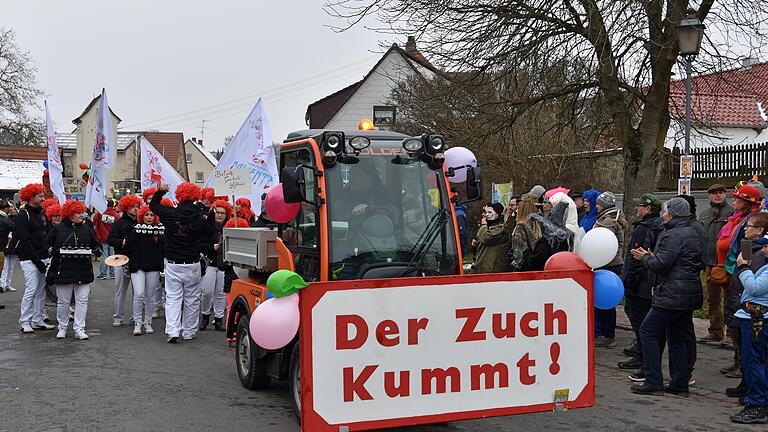 Auch wenn die Temperaturen am Faschingssamstag nahe null Grad lagen, war doch die Stimmung beim Faschingszug des Oberthereser Carnevalsvereins (OCV) nahe dem Siedepunkt.