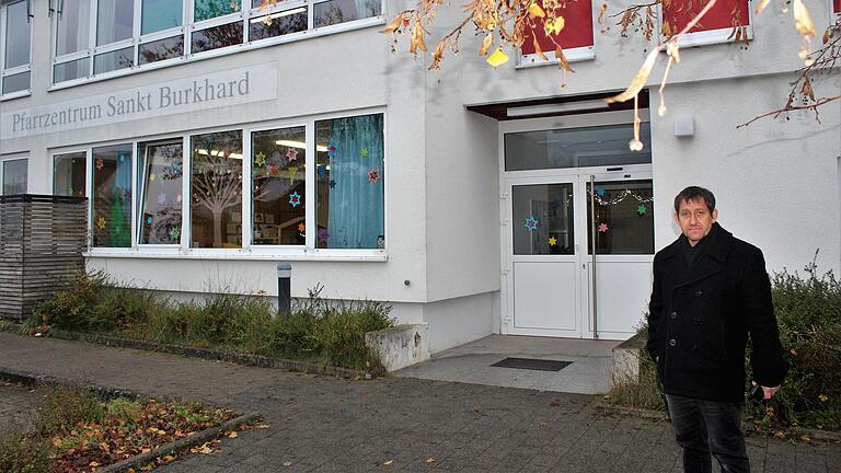 Der Kindergarten St. Burkhard in Geiselwind gehört zum Aufgabenbereich von Kirchenpfleger Raphael Palotz. Er kümmert sich um das Gebäude, das erneuert werden soll.