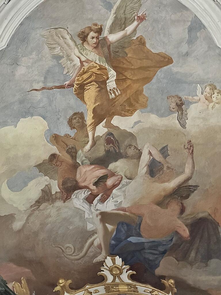 Im Chorraum der Wallfahrtskirche Ipthausen ist der 'Sturz der Engel' im Deckengemälde dargestellt. Es ähnelt stark dem Tiepolo-Gemälde in der Würzburger Hofkirche. Georg Anton Urlaub, der auch das Deckengemälde in der Wallfahrtskirche schuf, dürfte es meisterhaft kopiert haben.