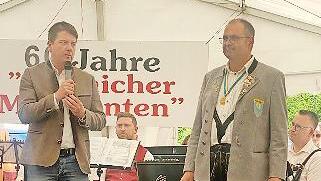 Staatssekretär Sandro Kirchner (links) eröffnete den Geburtstagsabend. - Staatssekretär Sandro Kirchner (links) eröffnete den Geburtstagsabend. Staatssekretär Sandro Kirchner (links) eröffnete den Geburtstagsabend. - Staatssekretär Sandro Kirchner (links) eröffnete den Geburtstagsabend.