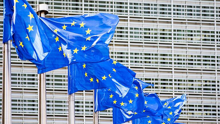 Europaflaggen - In Deutschland und den meisten anderen EU-Staaten wird heute das neue Europäische Parlament gewählt. Europaflaggen - In Deutschland und den meisten anderen EU-Staaten wird heute das neue Europäische Parlament gewählt.