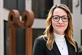 Die Rechtsanwältin Elisa Härder ist Fachanwältin für Arbeitsrecht bei der Würzburger Kanzlei Steinbock &amp; Partner. Sie erklärt, wofür Transfergesellschaften gut sind.