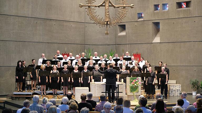 Im Bild: Mixtura Cantorum in der St. Bartholomäus-Kirche in Bergrheinfeld. Im Bild: Mixtura Cantorum in der St. Bartholomäus-Kirche in Bergrheinfeld.