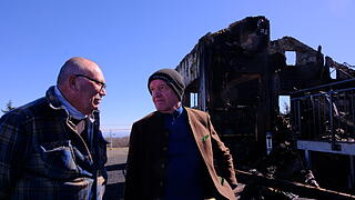 Brand Kissinger Hütte mit (Marienfigur) und Landrat Thopmas Habermann mit Manfred Egert und Horst Karl.