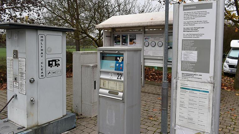 Nicht mehr zeitgemäß ist die Infrastruktur am Wohnmobilstellplatz unweit des Kurparks von Bad Neustadt. Bald wird ein neuer Bezahlautomat aufgestellt. Nicht mehr zeitgemäß ist die Infrastruktur am Wohnmobilstellplatz unweit des Kurparks von Bad Neustadt. Bald wird ein neuer Bezahlautomat aufgestellt. 