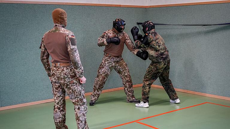 KSK-Auswahlverfahren - Die Ausbildung zum Kommandosoldaten dauert zwei Jahre. KSK-Auswahlverfahren - Die Ausbildung zum Kommandosoldaten dauert zwei Jahre.