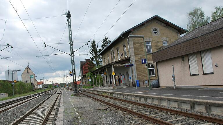 Eine barrierefreier Umbau des Bahnhofs Geroldshausen soll frühestens in zehn Jahren erfolgen. Eine barrierefreier Umbau des Bahnhofs Geroldshausen soll frühestens in zehn Jahren erfolgen.