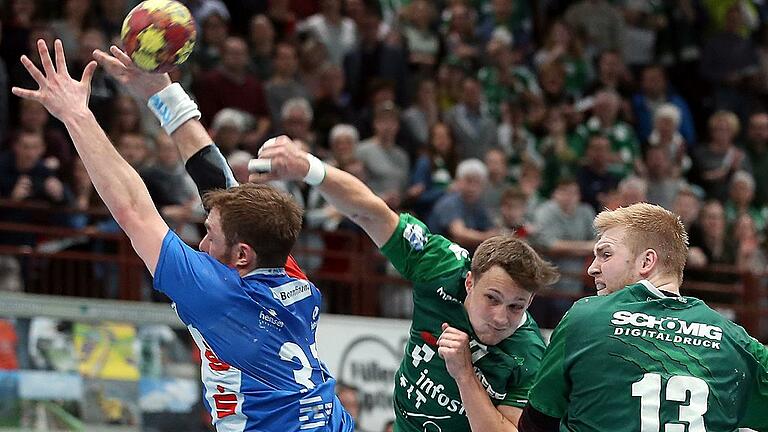 DKB 2. Handball-Bundesliga, DJK Rimpar Wölfe - TV Grosswallstadt - Patrick Schmidt (Mitte) und Patrick Gempp (rechts) bleiben bei den Wölfen. DKB 2. Handball-Bundesliga, DJK Rimpar Wölfe - TV Grosswallstadt - Patrick Schmidt (Mitte) und Patrick Gempp (rechts) bleiben bei den Wölfen.