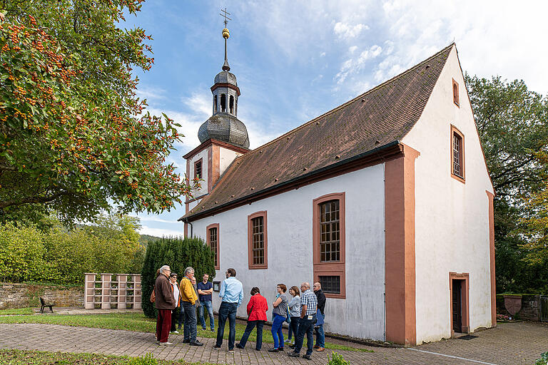 Leider nur wenige Interessenten nahmen an der Führung durch die ehemalige Pfarrkirche St. Michael teil.&nbsp;