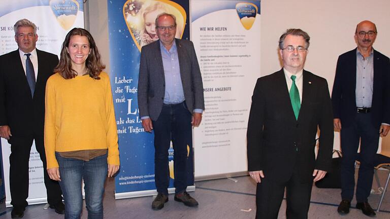 Der neue Vorstand des Vereins 'Kinderhospiz Sternenzelt Mainfranken': Von links Vorsitzender Stefan Zöller, Schriftführerin Jennifer Herrmann, zweiter Kassier Willy Schwing, zweiter Vorsitzender Thomas Stähler und erster Kassier Gerold Klein. Der neue Vorstand des Vereins 'Kinderhospiz Sternenzelt Mainfranken': Von links Vorsitzender Stefan Zöller, Schriftführerin Jennifer Herrmann, zweiter Kassier Willy Schwing, zweiter Vorsitzender Thomas Stähler und erster Kassier Gerold Klein.