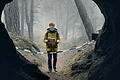Am Eingang zur Zeitreise-Höhle: Louis Hofmann als Jonas Kahnwald in 'Dark'.