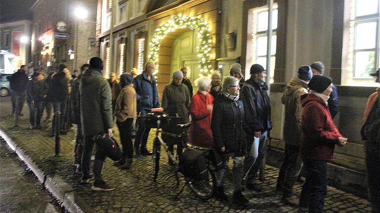 Start für 'Wiesentheid geht spazieren' war am Rathaus. Start für 'Wiesentheid geht spazieren' war am Rathaus.