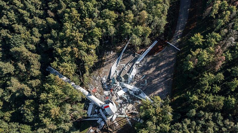 Am 29. September brach in Haltern am See ein fast 240 Meter hohes Windrad kurz nach dem Bau zusammen. Die identische Anlage der Firma Nordex ist für Fuchsstadt geplant, noch ist unklar, ob sie auch gebaut wird. - Am 29. September brach in Haltern am See ein fast 240 Meter hohes Windrad kurz nach dem Bau zusammen. Die identische Anlage der Firma Nordex ist für Fuchsstadt geplant, noch ist unklar, ob sie auch gebaut wird. Am 29. September brach in Haltern am See ein fast 240 Meter hohes Windrad kurz nach dem Bau zusammen. Die identische Anlage der Firma Nordex ist für Fuchsstadt geplant, noch ist unklar, ob sie auch gebaut wird. - Am 29. September brach in Haltern am See ein fast 240 Meter hohes Windrad kurz nach dem Bau zusammen. Die identische Anlage der Firma Nordex ist für Fuchsstadt geplant, noch ist unklar, ob sie auch gebaut wird.